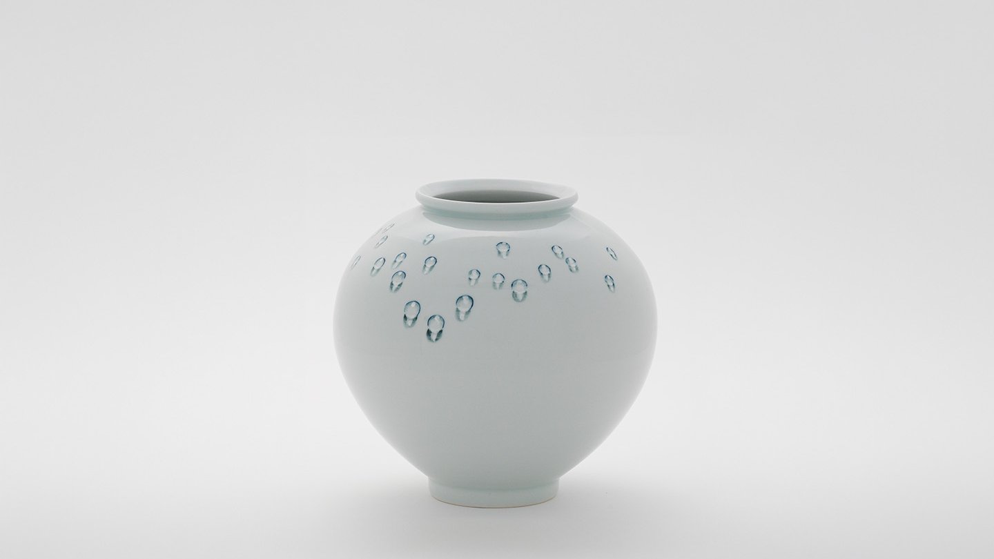 Masterpiece by Korea’s 48-Year Ceramic Artisan: K-Porcelain White Drop Moon Jar