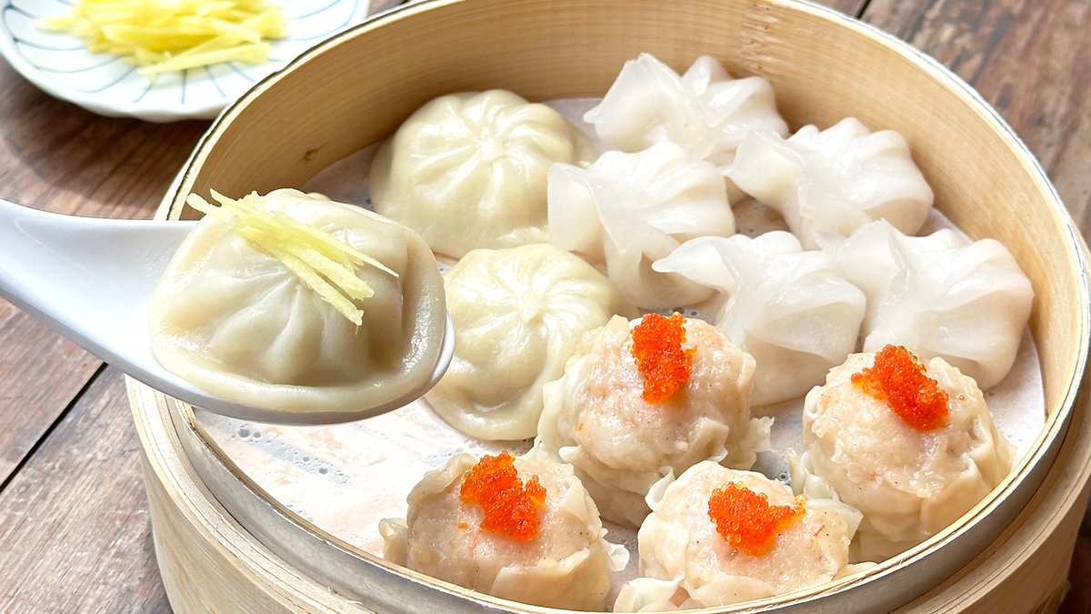 创华堂的招牌点心拼盘（烧卖、虾饺、小笼包）