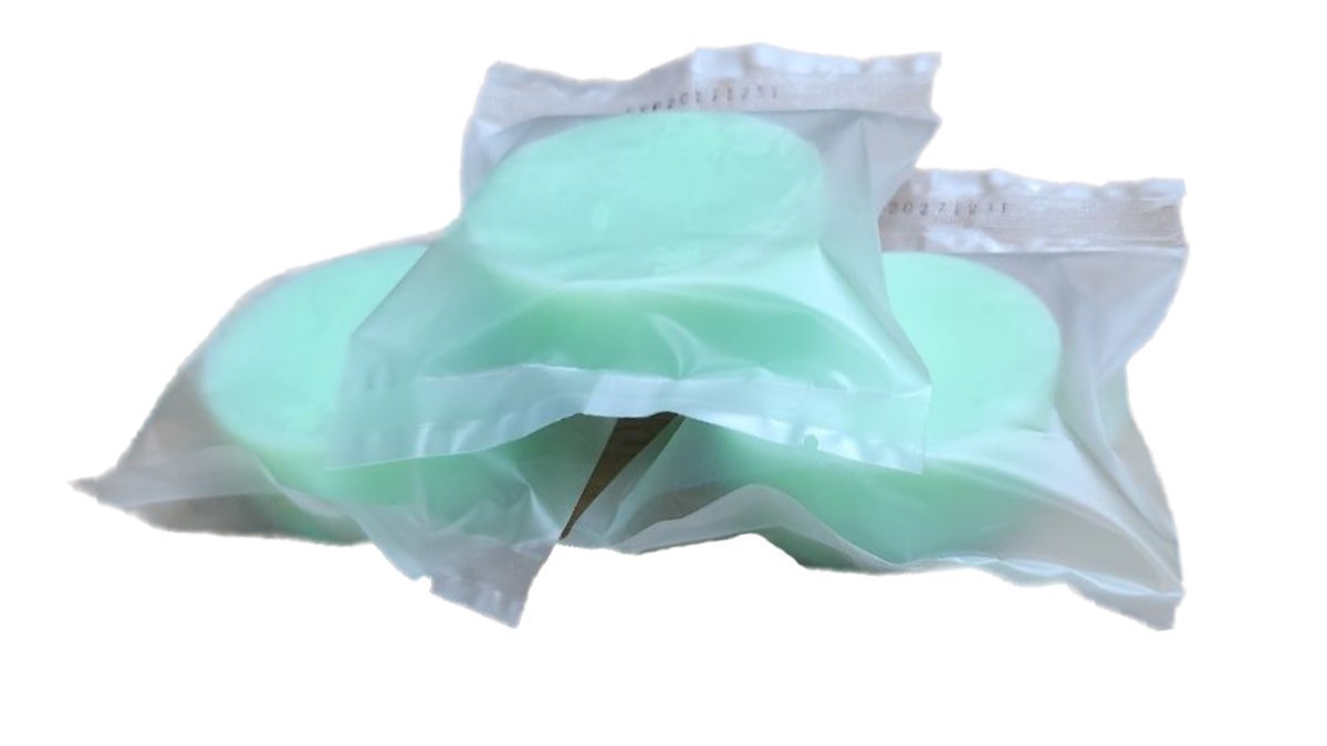 丰富泡沫与持久保湿，自然成分手工皂