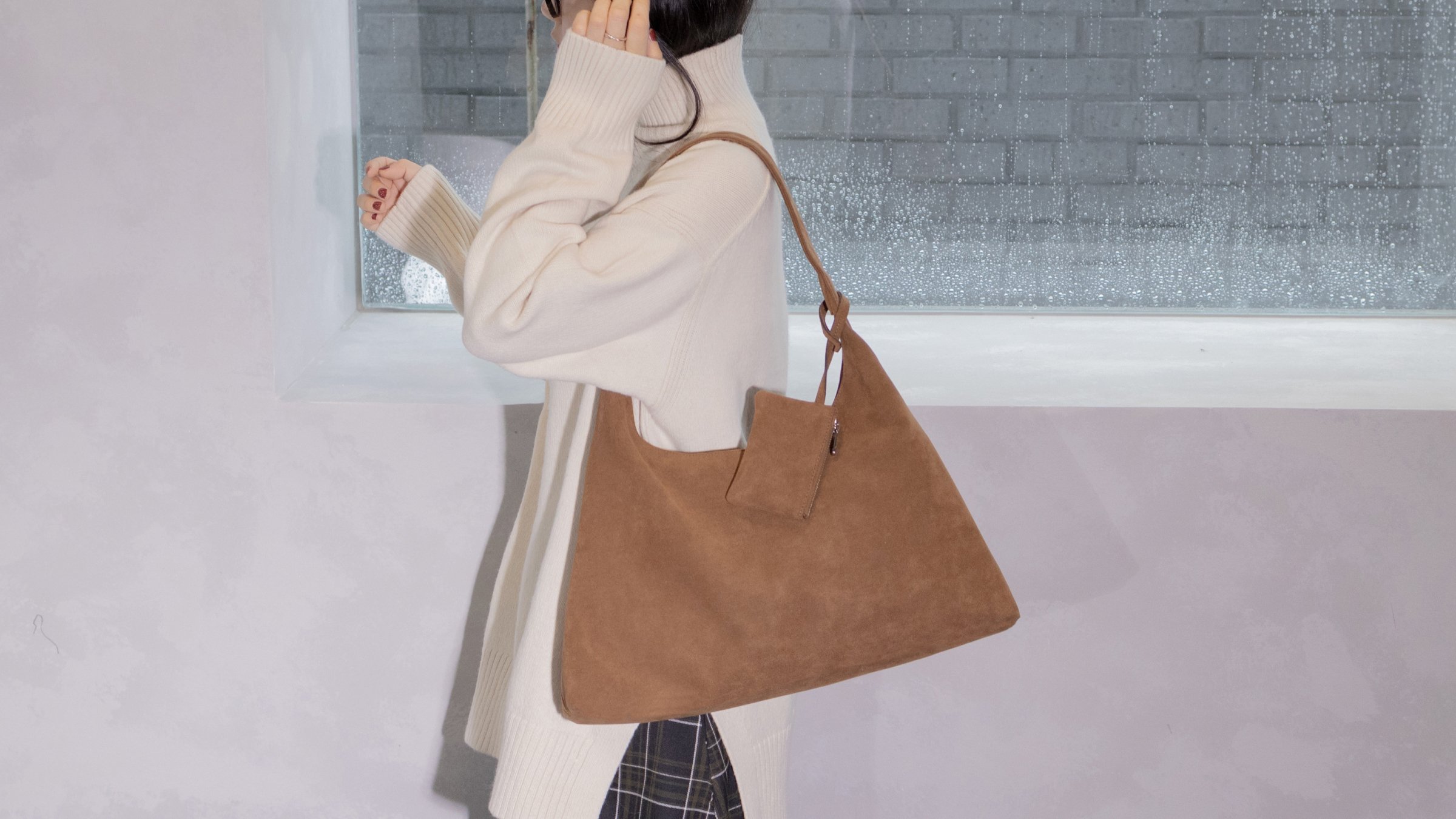 [Fits 15-inch] Muir Bag with Suede Charm and 6 Spacious Compartments