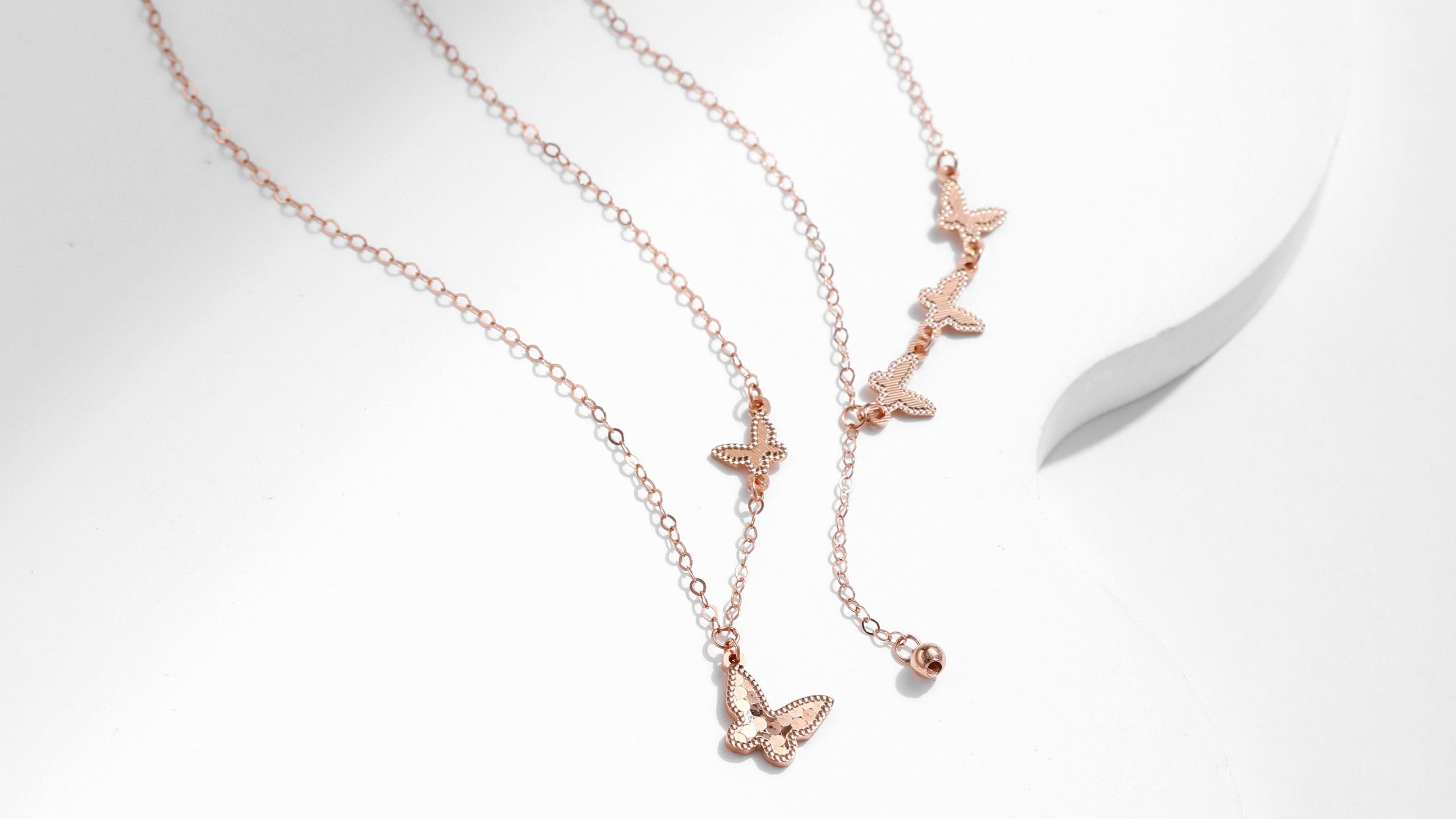 浪漫18K玫瑰金蝴蝶项链 – 捕捉自然之美