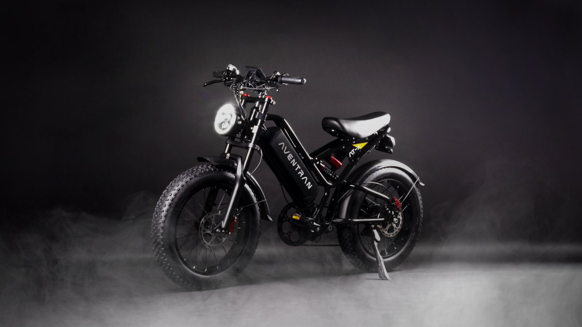 鮮烈なブラック！視線を奪うプレミアムE-BIKE 2025年モデルAT-X初登場