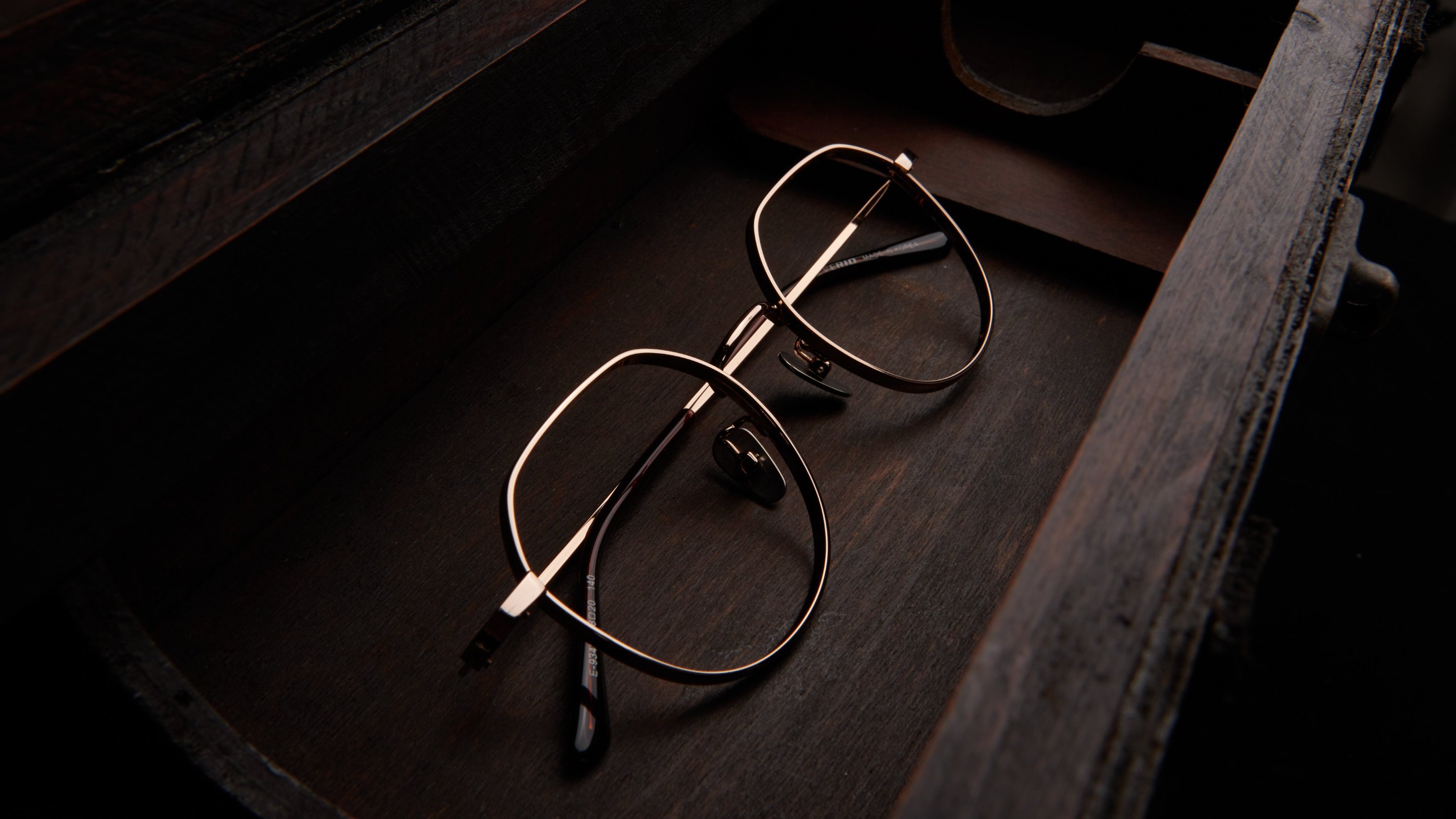 Capturing Korean Elegance in Eyewear [良玉美金: Yangok Migum Glasses ver.2]