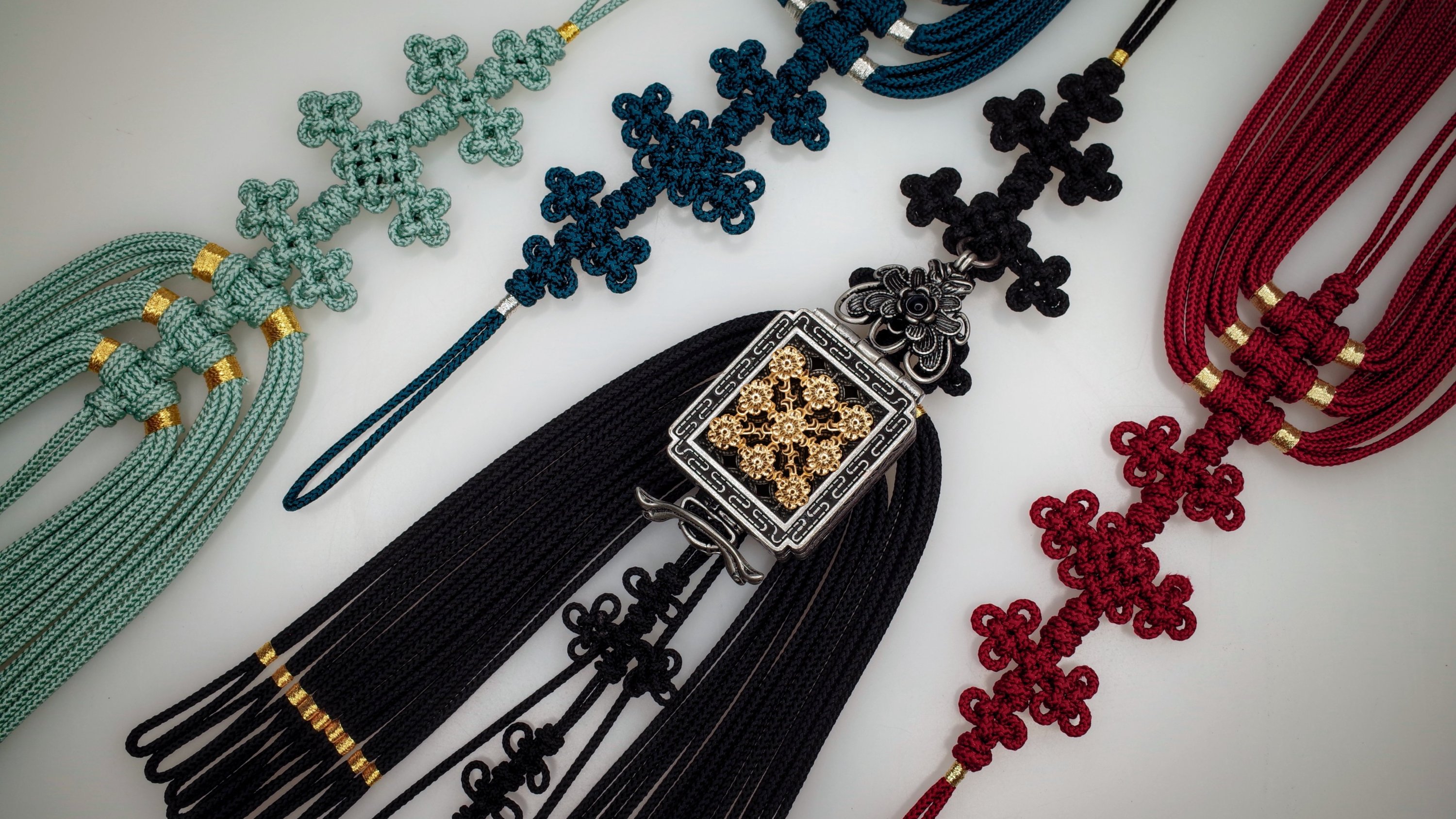 Indulge in your signature scent with the timeless charm of the traditional incense pouch