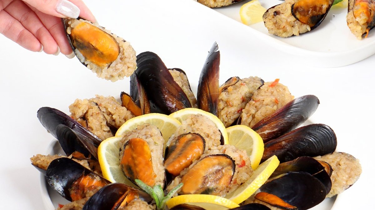 土耳其人更爱米迪耶多尔玛胜过凯马克！正宗土耳其街头美食<贻贝饭>