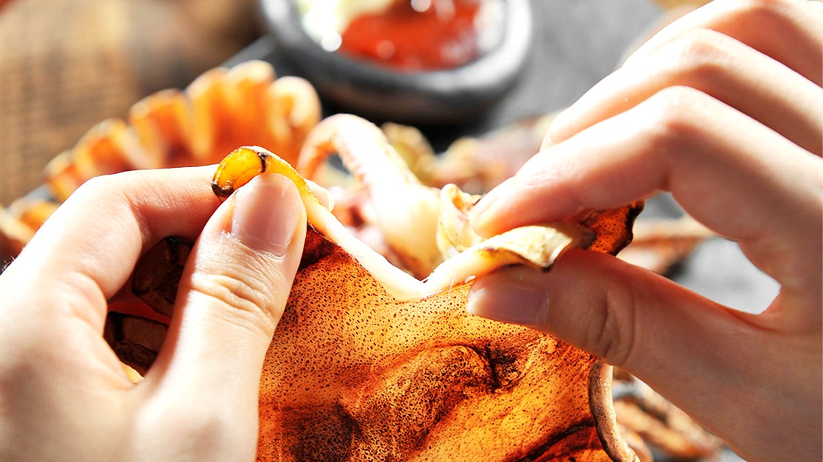 春夜，来杯冰啤酒，配上嚼劲十足的半干鱿鱼，完美搭配！