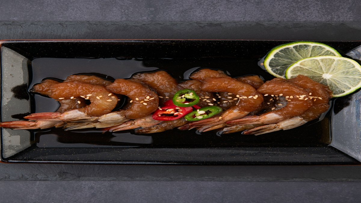 自制秘制酱料与鲜嫩去壳虾肉的鲜美体验