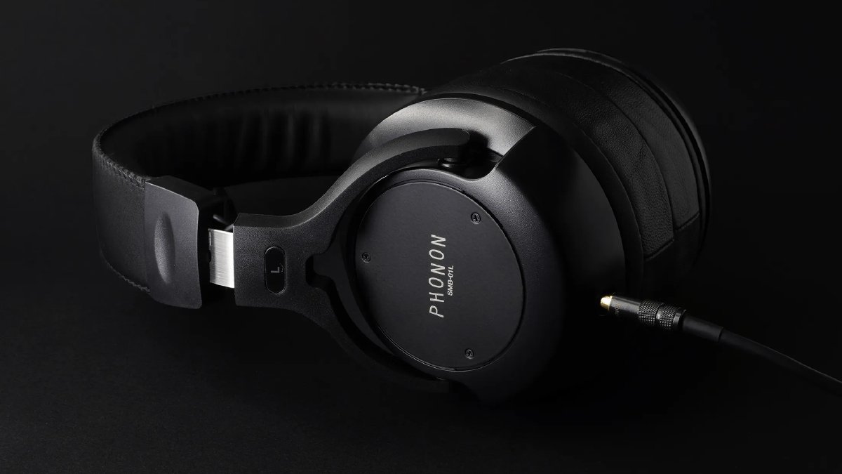 SMB-01L Pro Monitoring Headphones VGP Award Winner 2 Years Running