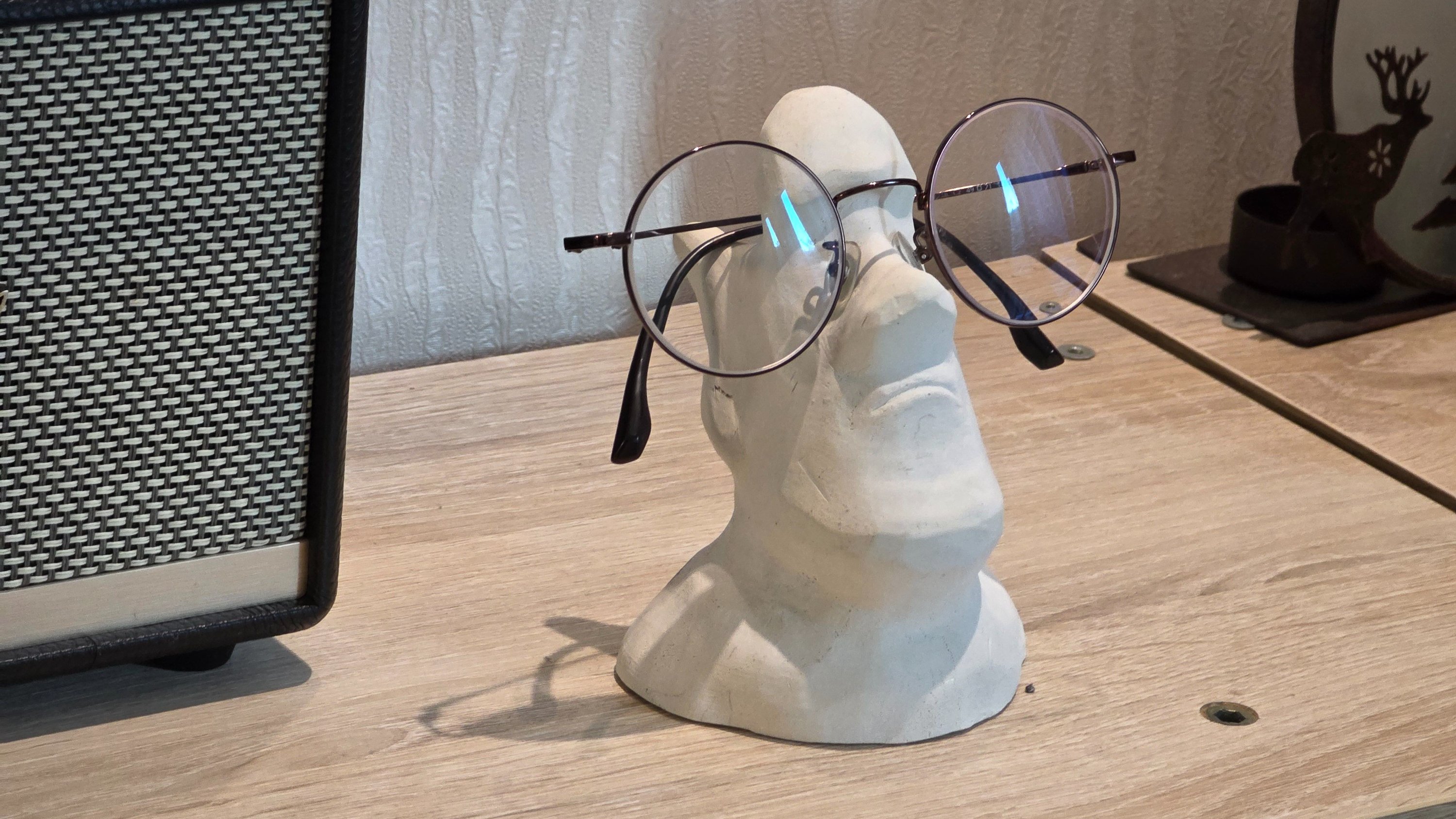 Design Object That Guards My Glasses: 'Moai Glasses Stand'