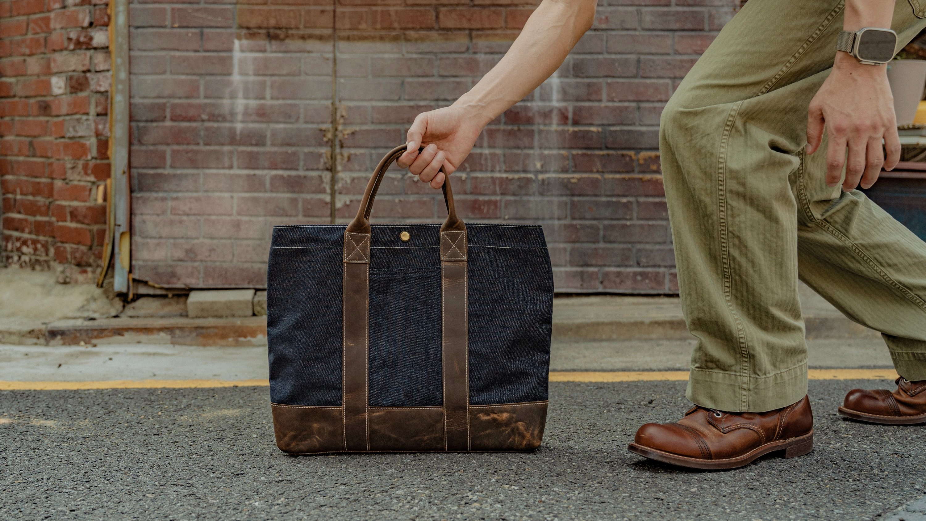 워크웨어 감성, 실용성까지 잡은 빈티지 가방 |YAWL 와일드 데님 토트