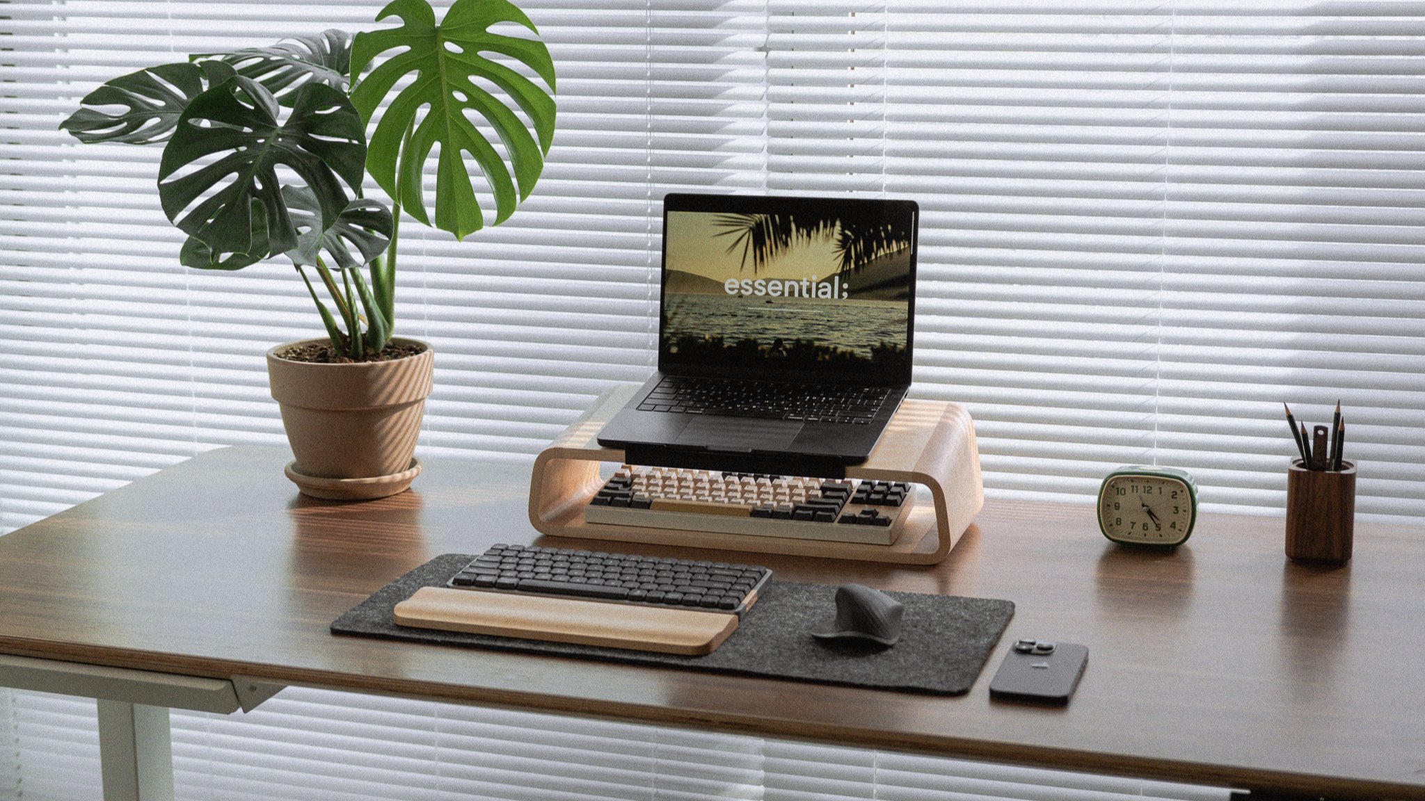Pure Focus in Simplicity - The Orotto Minimal Desk Set
