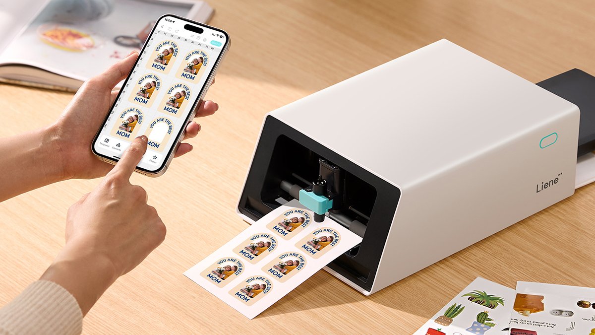 The world's first printer that simultaneously prints and cuts: Printer FixCut S1