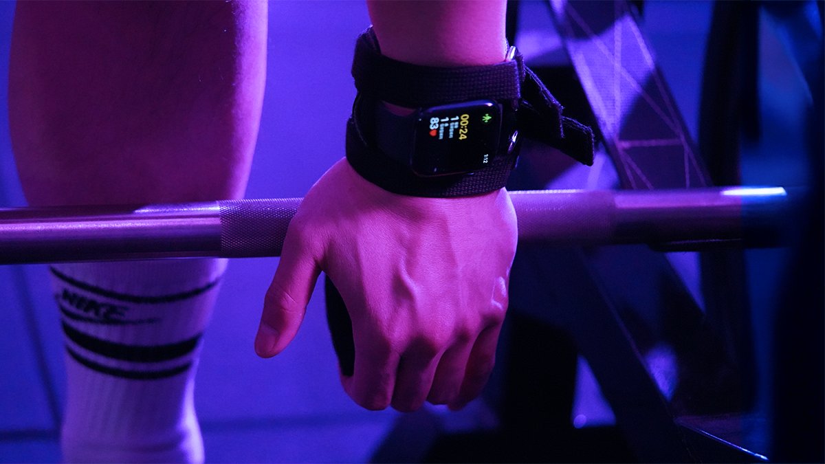 表体保持原样，表带也保持原样。只需将吸汗垫拆下单独清洗即可！