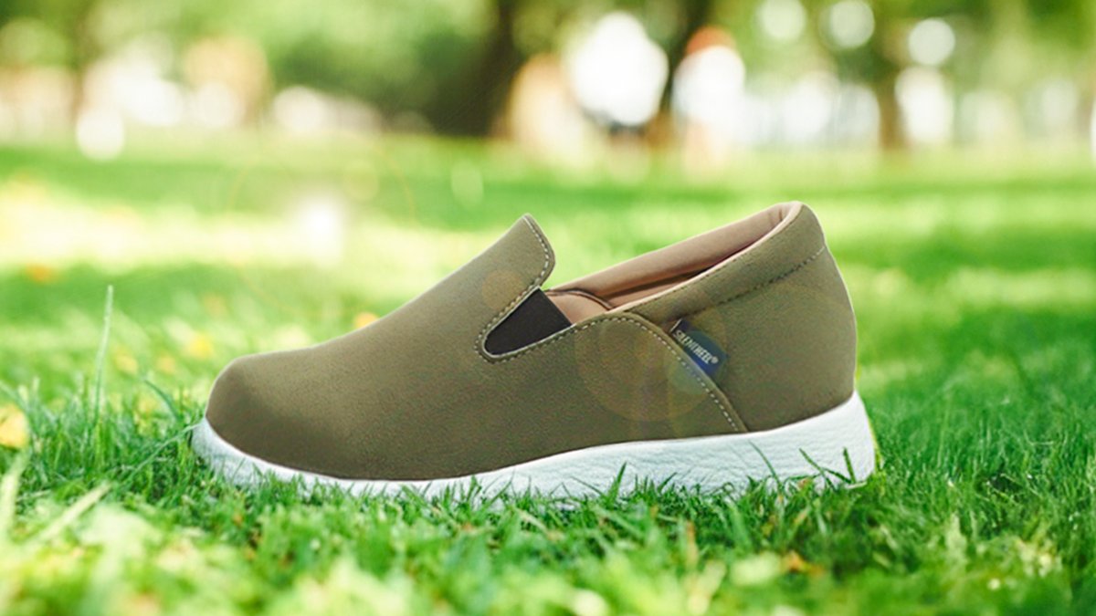 4万元级休闲鞋｜专为夏日设计的透气网眼与七层缓震，十小时行走依然舒适！