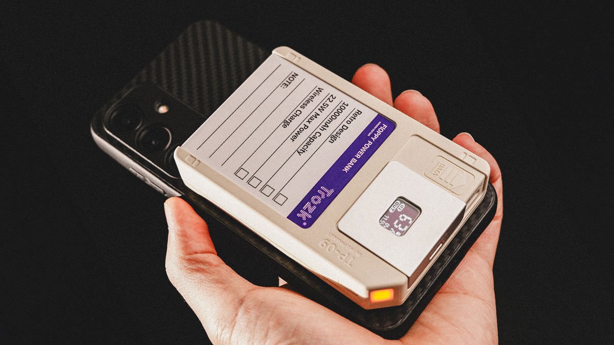 A stunning reissue of the floppy disk. MacSafe Charging Floppy Power Bank & External Memory