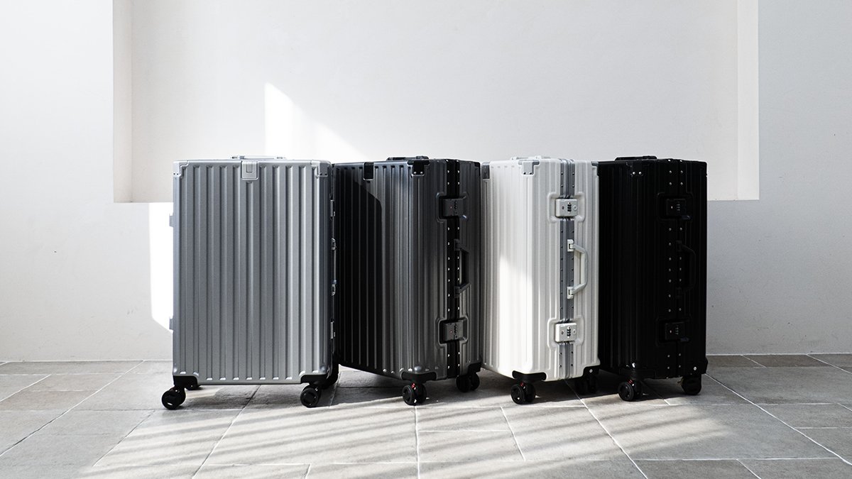 为轻松旅行而设计的[简约行李箱]，只保留了最必要的功能。