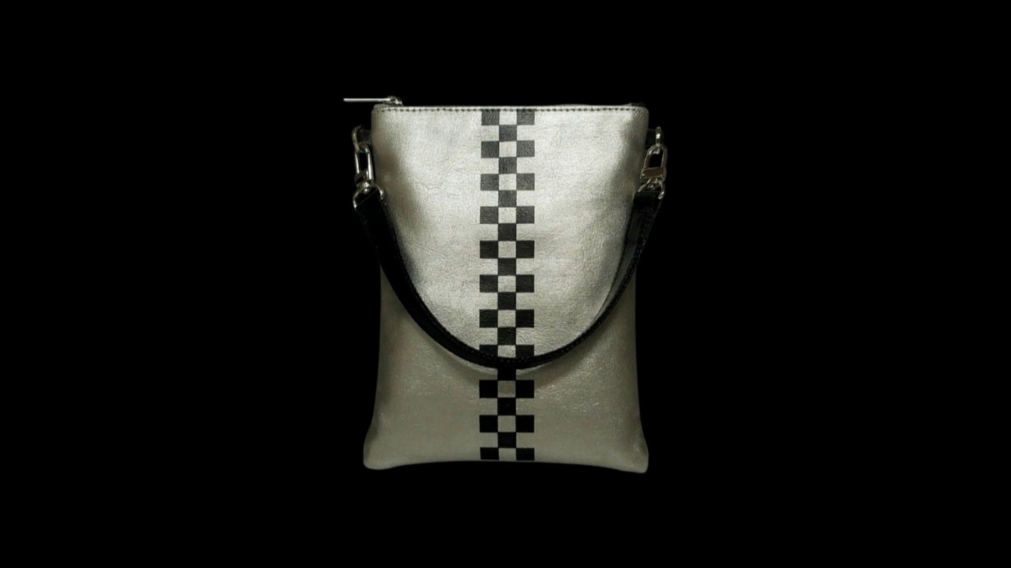 重量仅128克，满足感却无法称量。一款包包，八种风格。