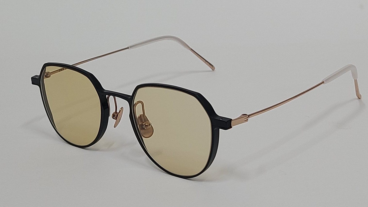 每日佩戴的眼镜，仅7.5克的舒适体验 ㅣ ONEUP皇冠潘托