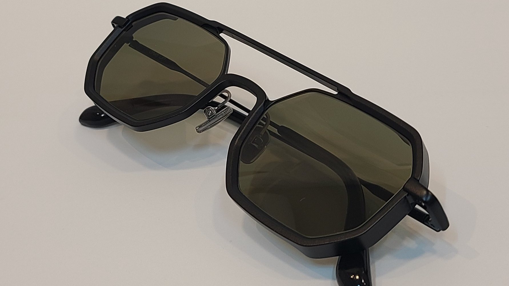 6.5毫米超窄边框打造的高端设计LightFit Theo