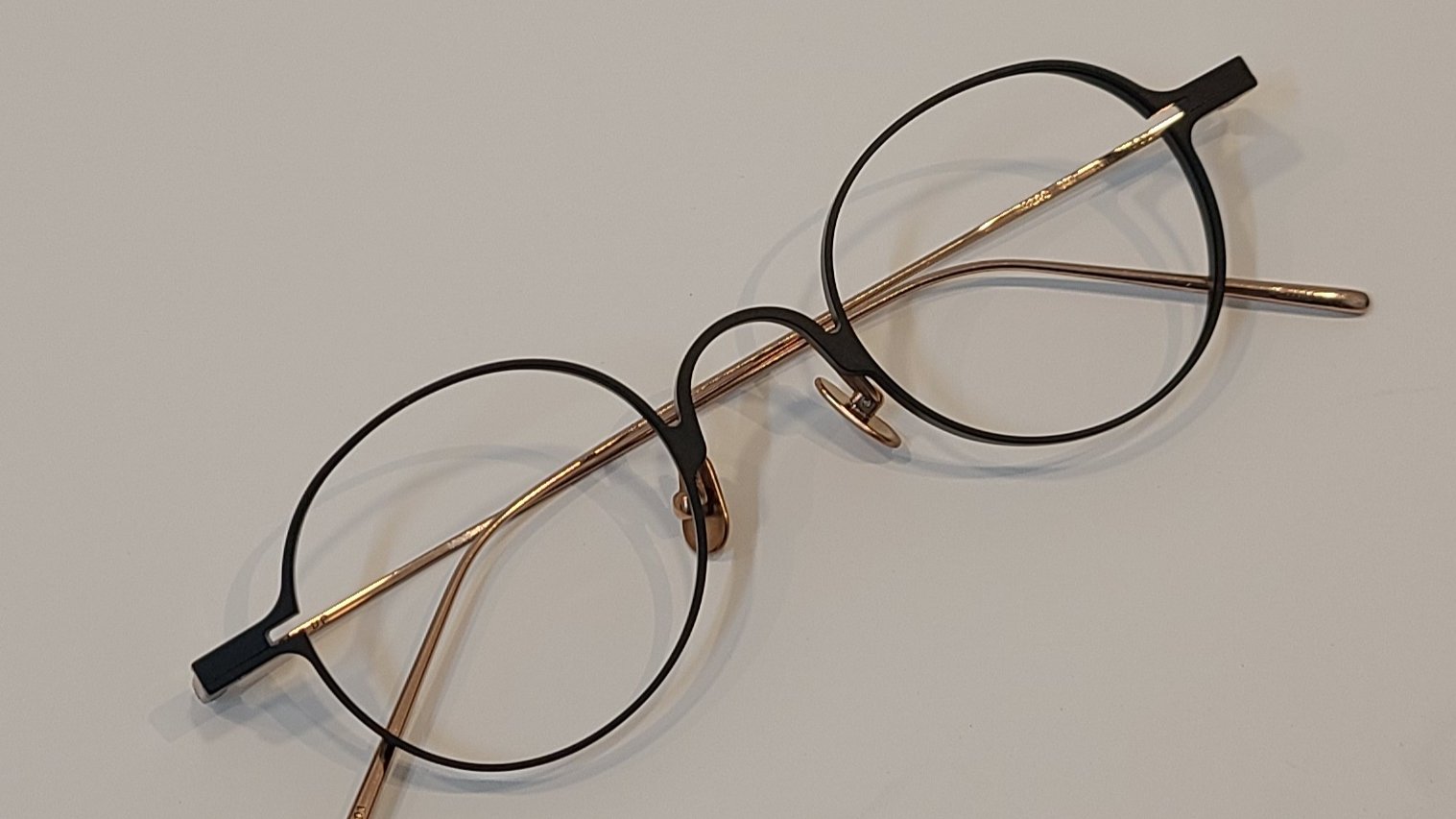 沉稳个性与细腻情怀——Moodfit圆形眼镜