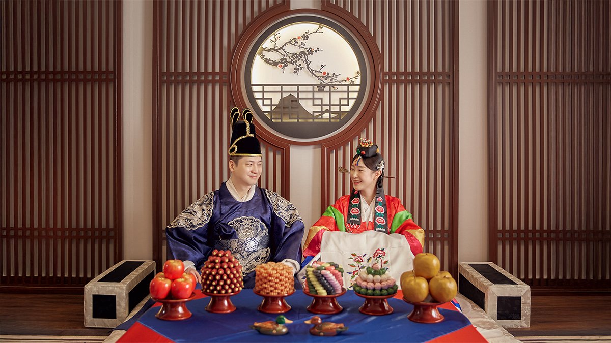 [Gyeongbokgung Photo Studio] Capture your special wedding, first birthday, and family photos in a traditional Korean house.