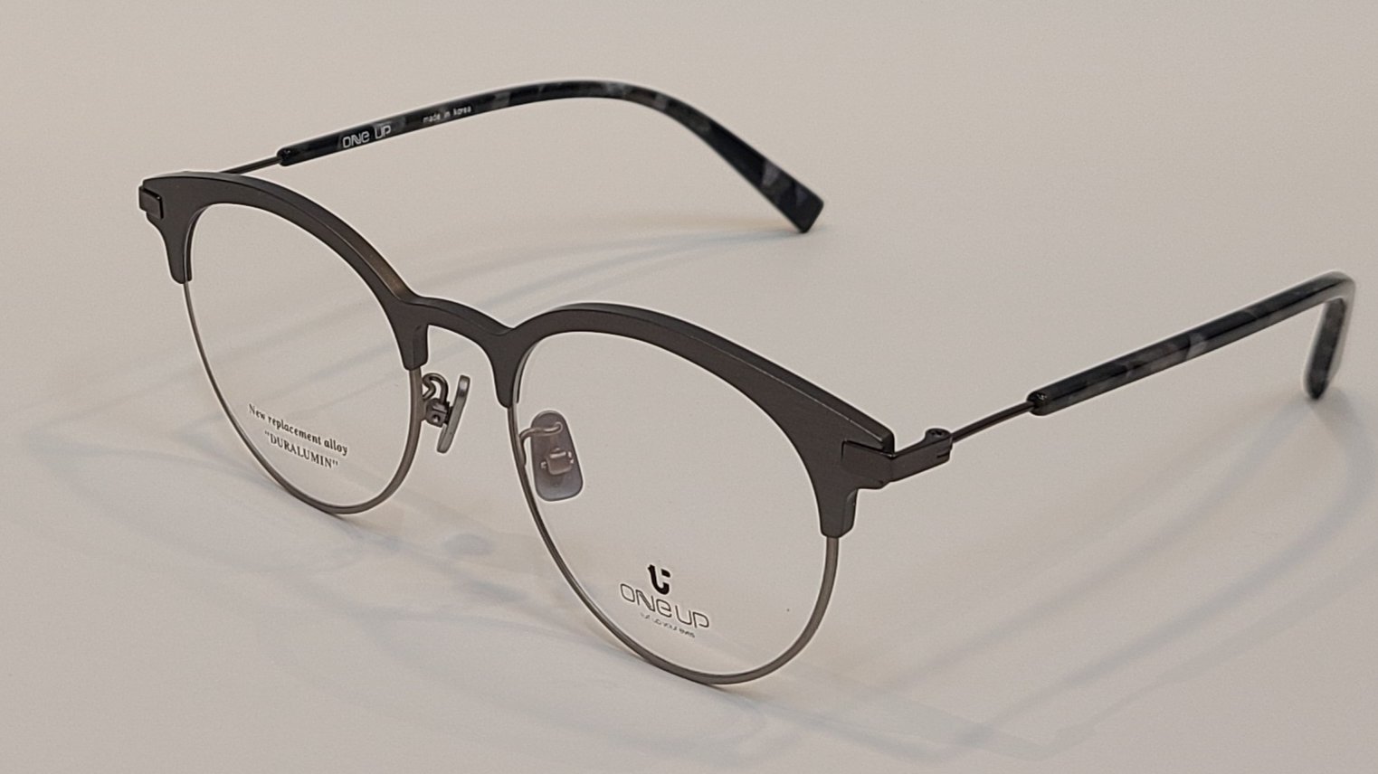 모던하고 감각적인 전장 하금테 안경 ㅣ 레토