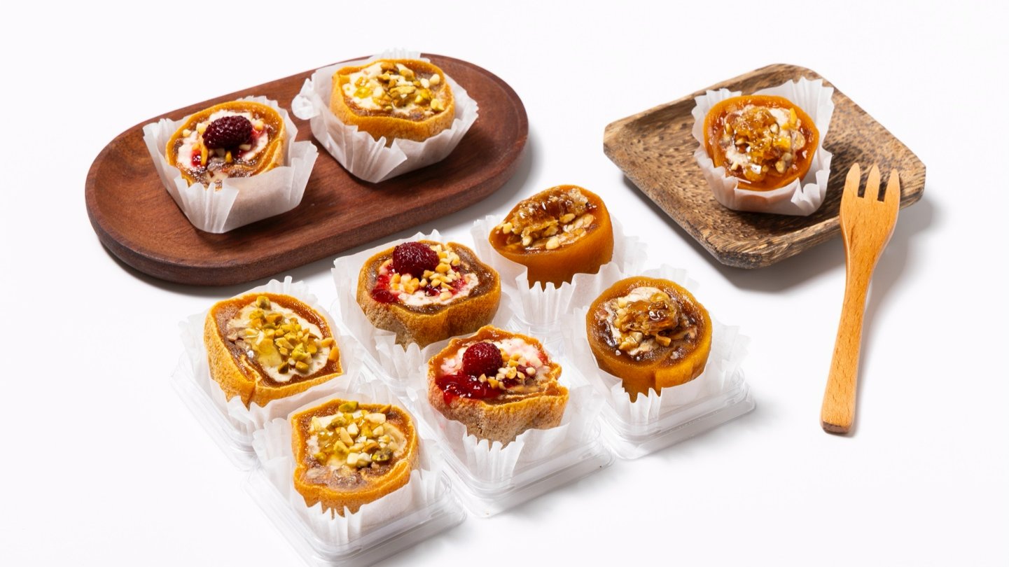 Chewy sweet and fragrant cream cheese-stuffed dried persimmons (honey yuzu raspberry)
