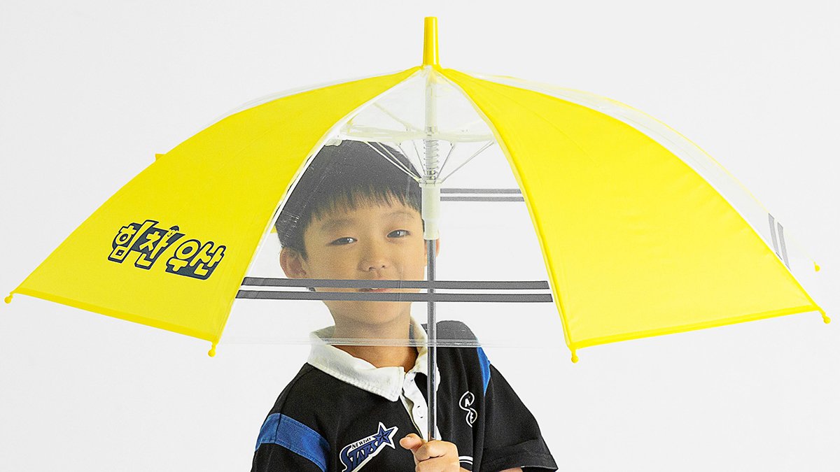 孩子们蕨叶般纤细的小手也能轻松安全撑开的<活力伞>