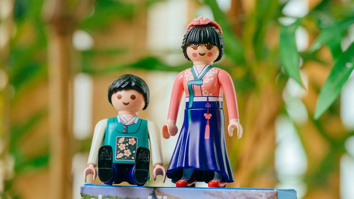 [Limited Edition] Get Ready for Christmas! Playmobil Santa + Hanbok Couple First Reveal