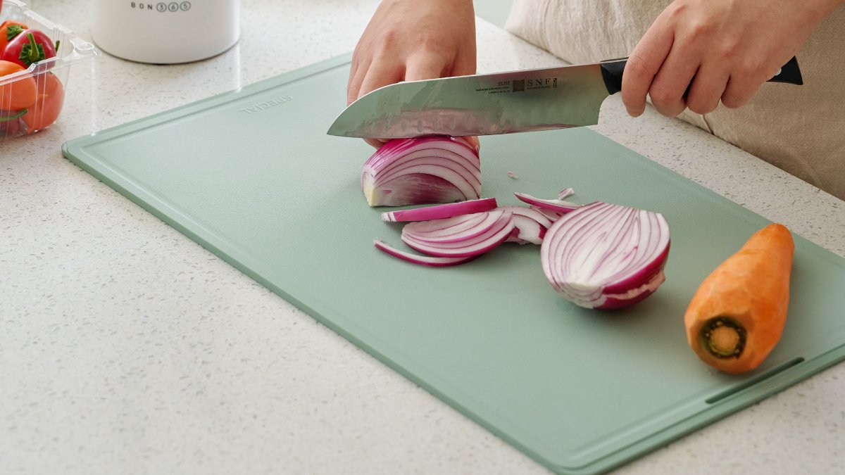 砧板之巅｜抗刀痕，耐热水消毒的高端TPU砧板 Gripta