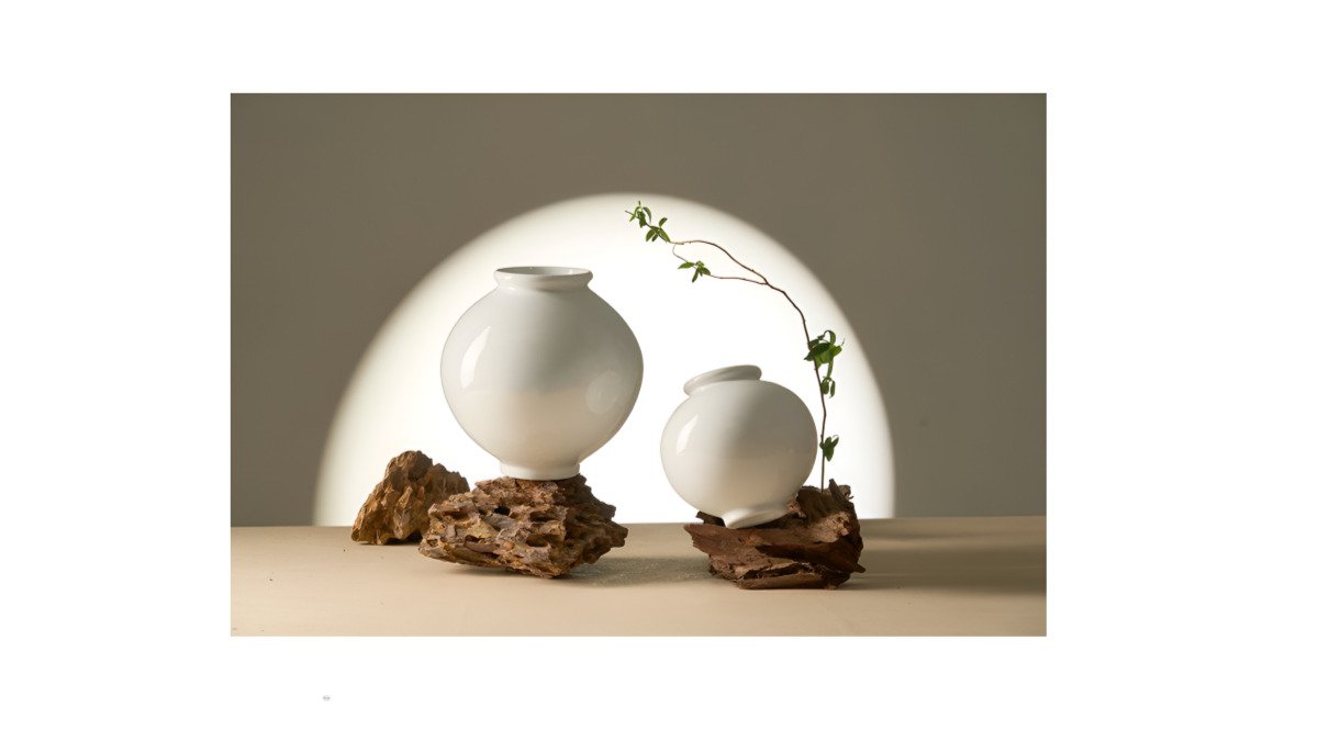 朝鲜王室500年传承的顶级无光釉白瓷月壶