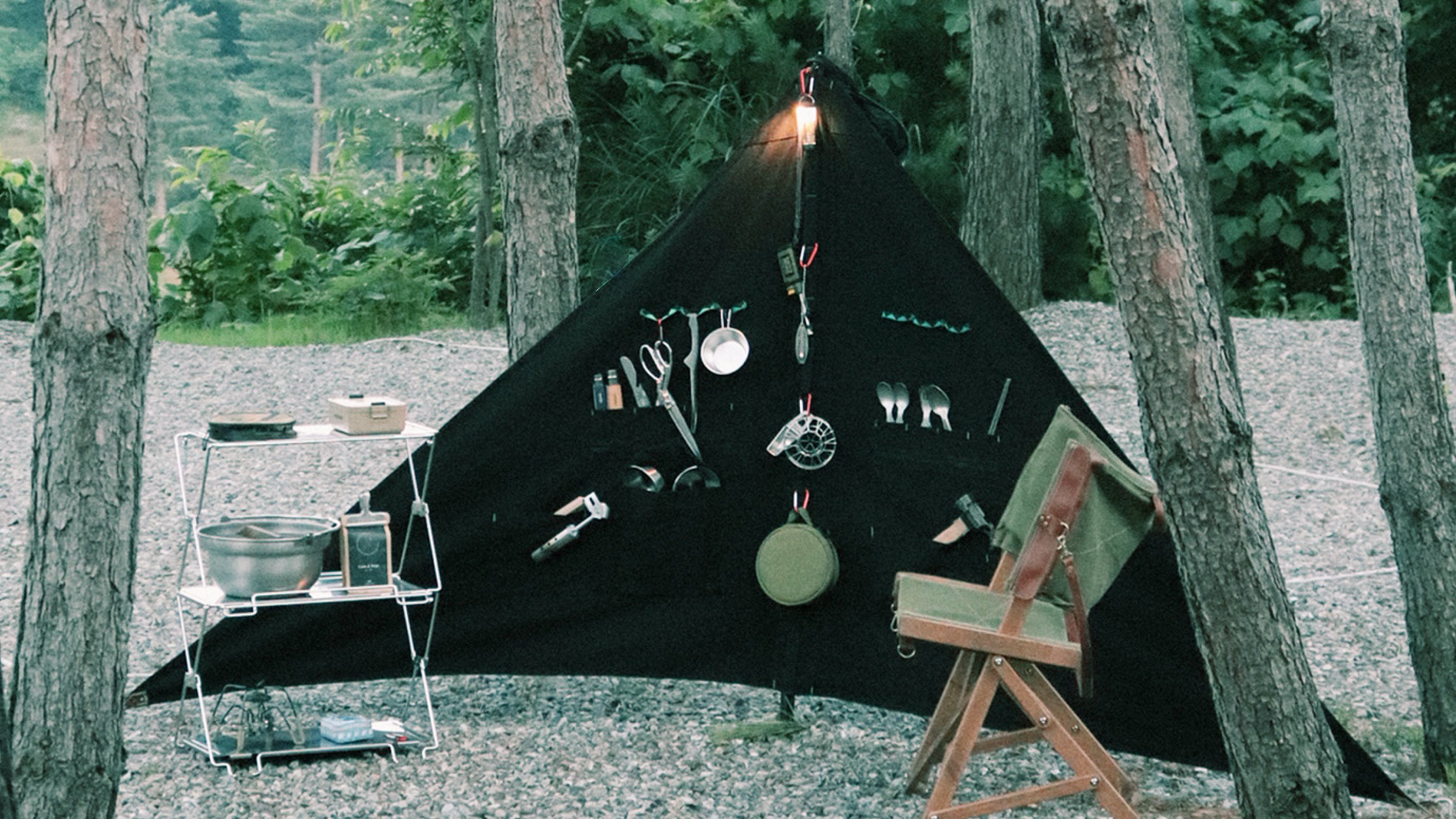 [收纳神器] 不再东找西找，露营装备轻松挂起。