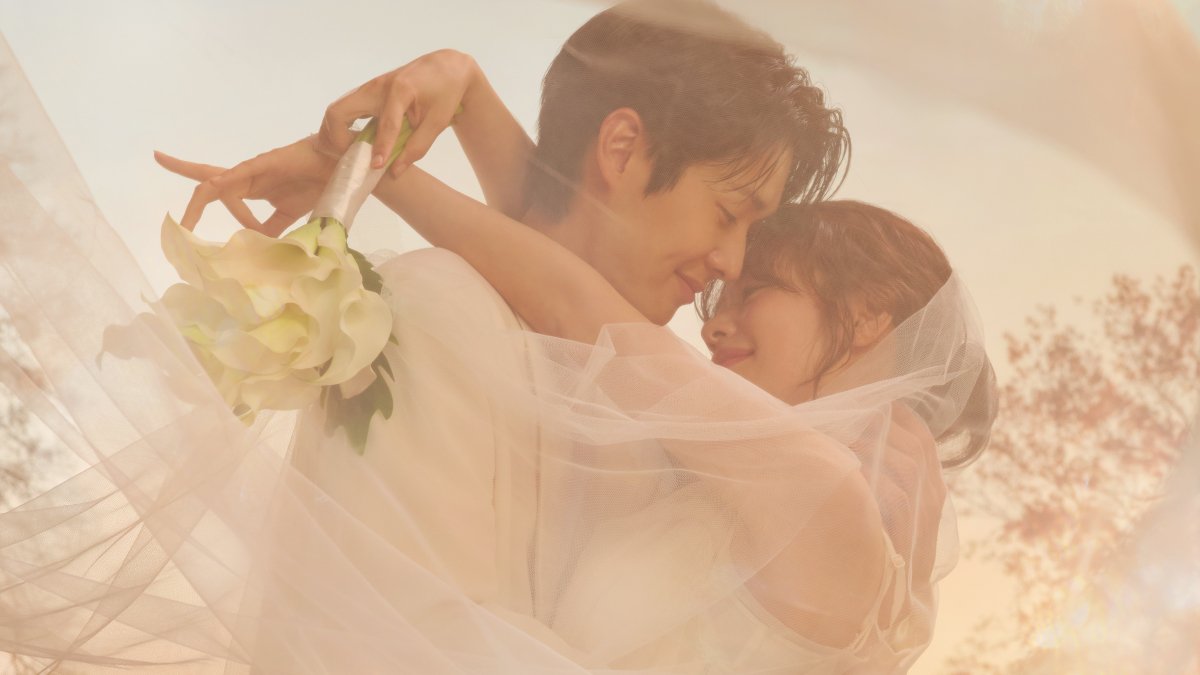 [SBS 宇宙メリーミー] 偽装新婚夫婦のときめく90日を収めた公式グッズ！