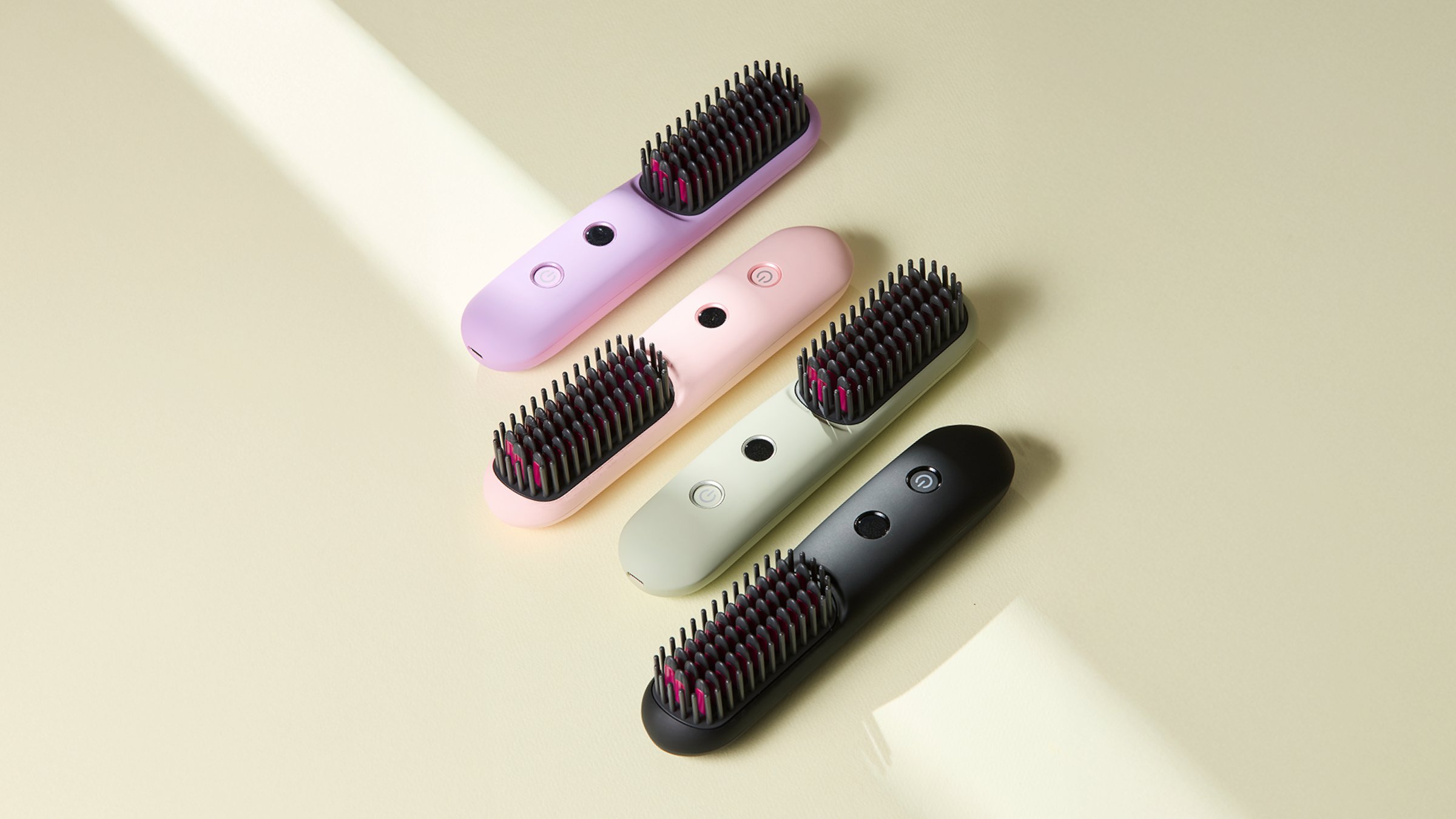 とかすだけで？うるツヤ髪＆ボリューム完成！4万円台の画期的ヘアアイロンブラシ