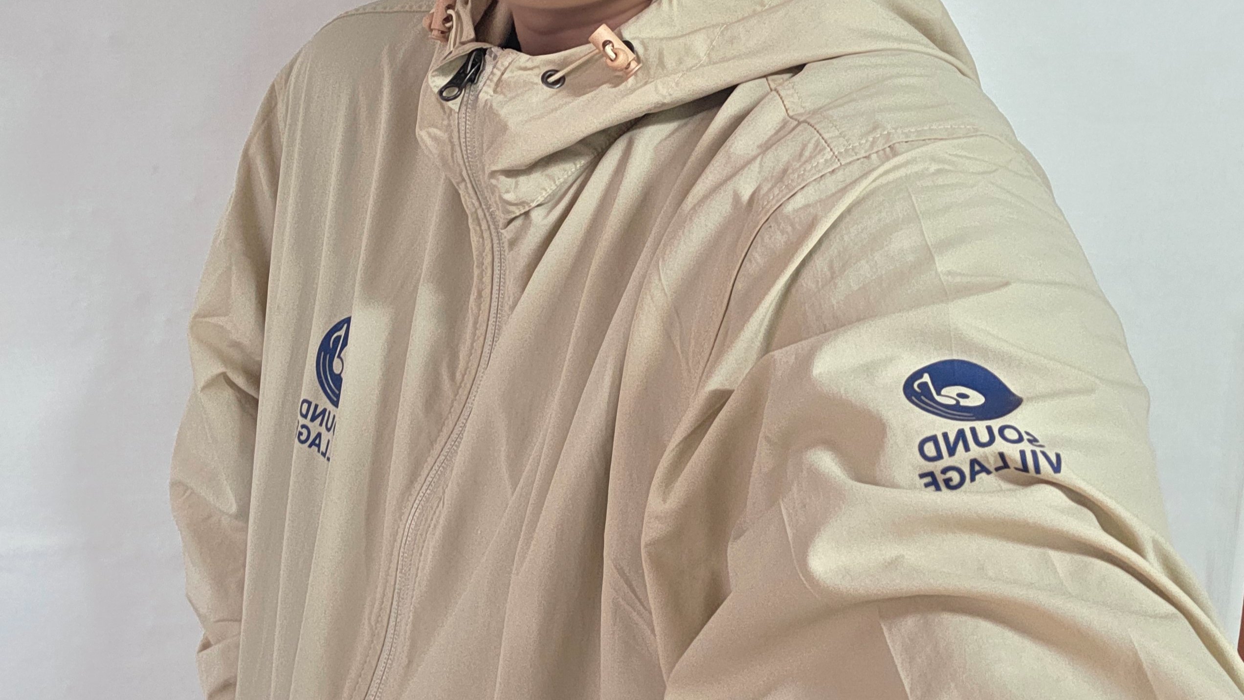 “穿上声音，专属我们的风衣——延世大学声音村周边项目”