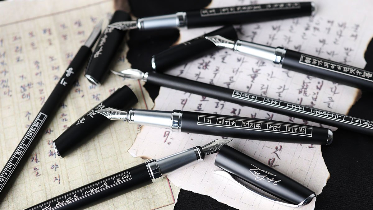 Capturing the handwritten manuscripts of Yun Dong-ju and Lee Yuk-sa. The 'Handwritten Manuscript Fountain Pen'