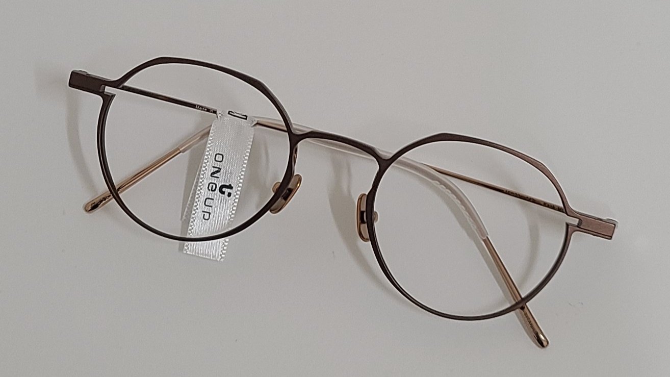 [国产钛金属眼镜] 脸上的格调，轻盈一整天