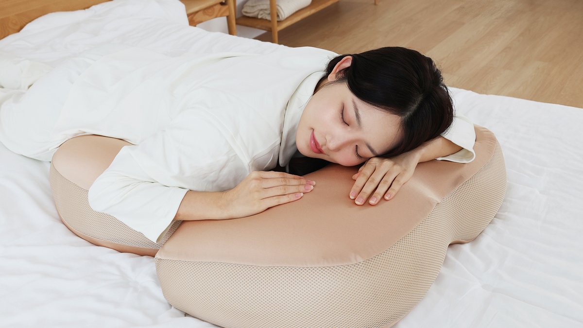 Pregnant-friendly comfort! Massage and phone use OK on this zero-gravity healing cushion