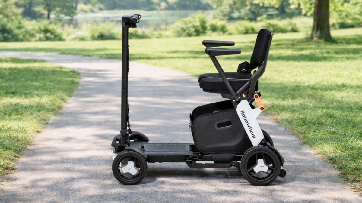 車に積めない電動車椅子はもう不要、19kgで日常を変えるモビリティロボホイール