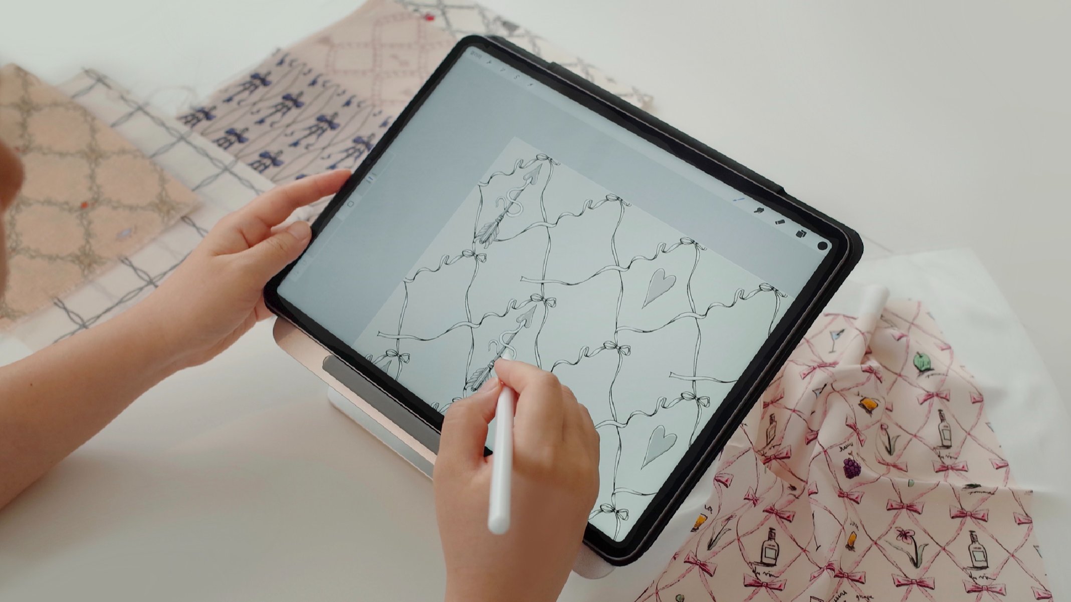 The moment you press the pattern begins — <Hoho Brush Set> + Lifetime Access Class!