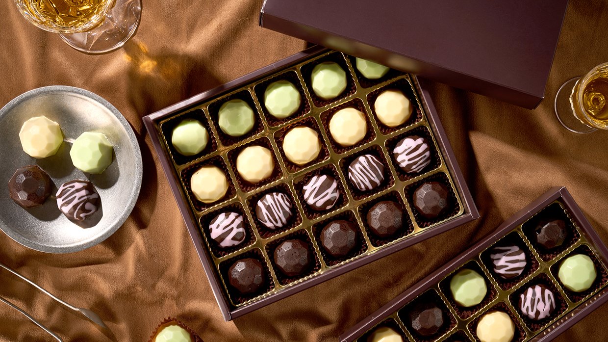 [社交热潮！] 酥脆卡塔伊夫与开心果风味，迪拜巧克力棒棒糖！