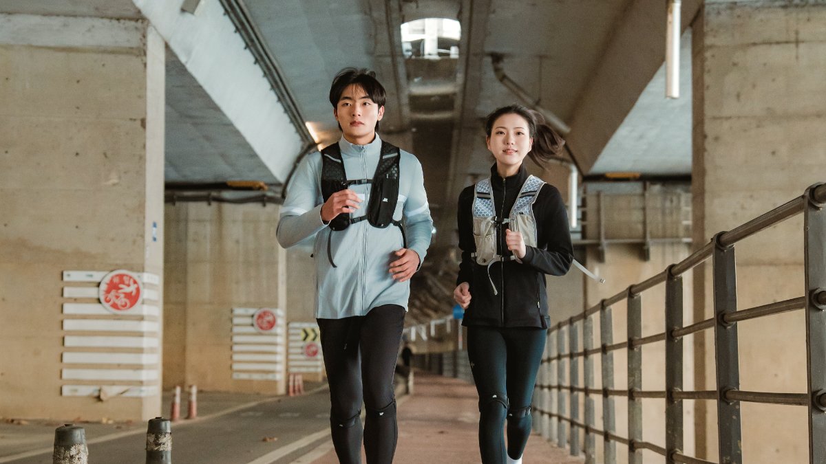 Unwavering lightweight comfort achieve your personal best today with RunnerFit running vest!