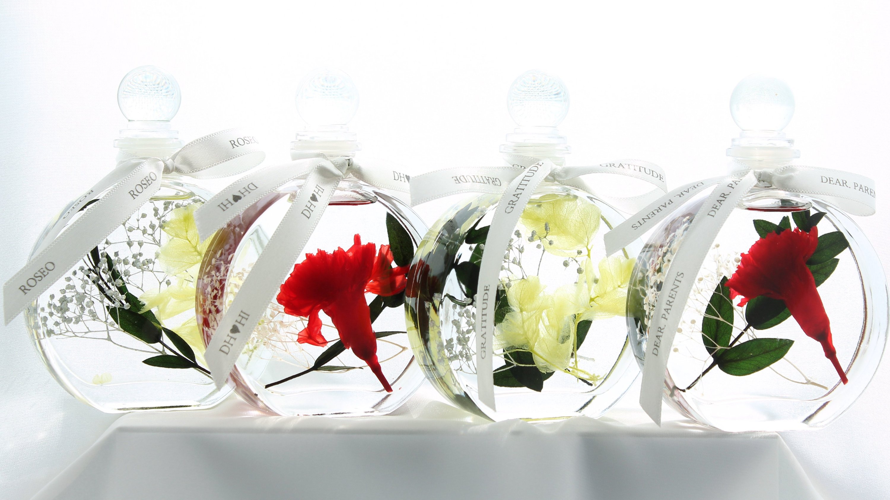 [이름이 브랜드가 될 때] 부모님 성함을 새긴 카네이션 하바리움