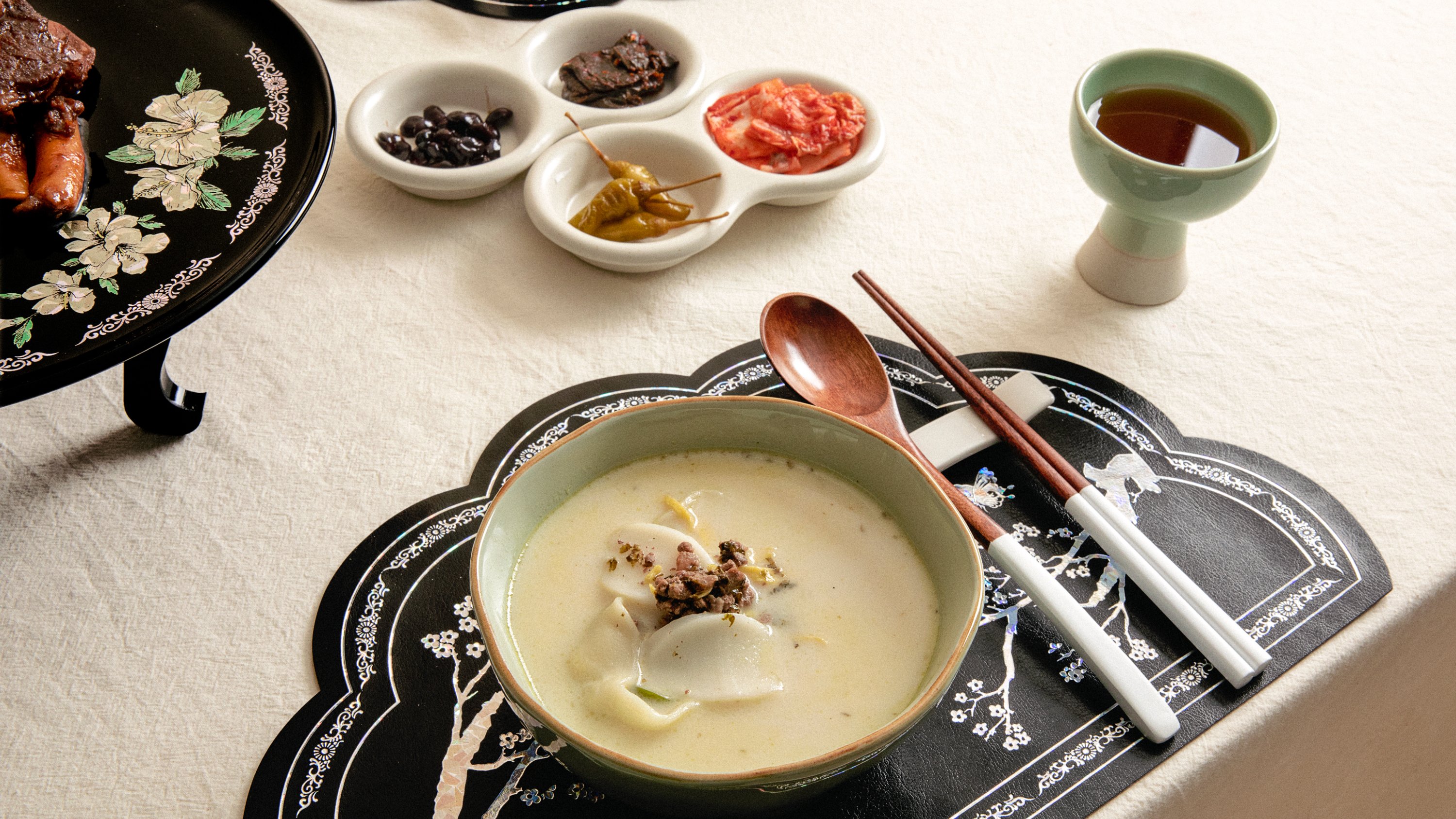 最具韩式风味的餐桌，提升用餐格调的贝壳镶嵌小桌套装