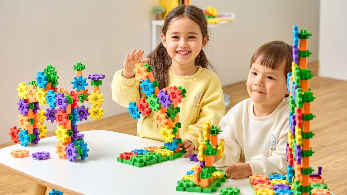 Spin Connect Imagine—Learn Through Play with i100 Motion Gear Blocks