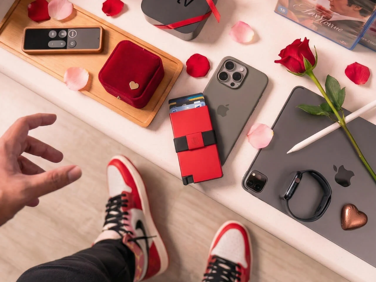 blog-valentines-day-gifts-2026-cardholder-pro_2048x2048.png