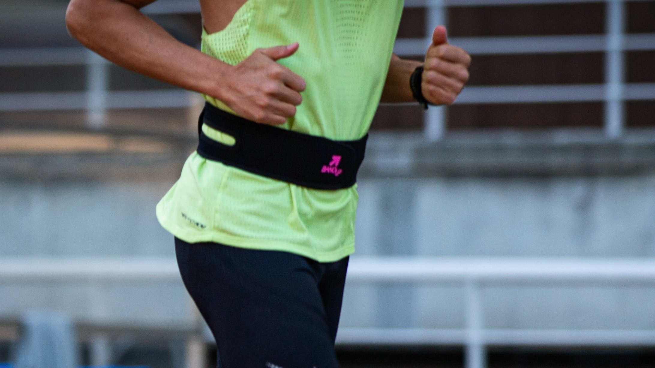 跑步腰带不够用，更强悍的“赛道腰带”来了。