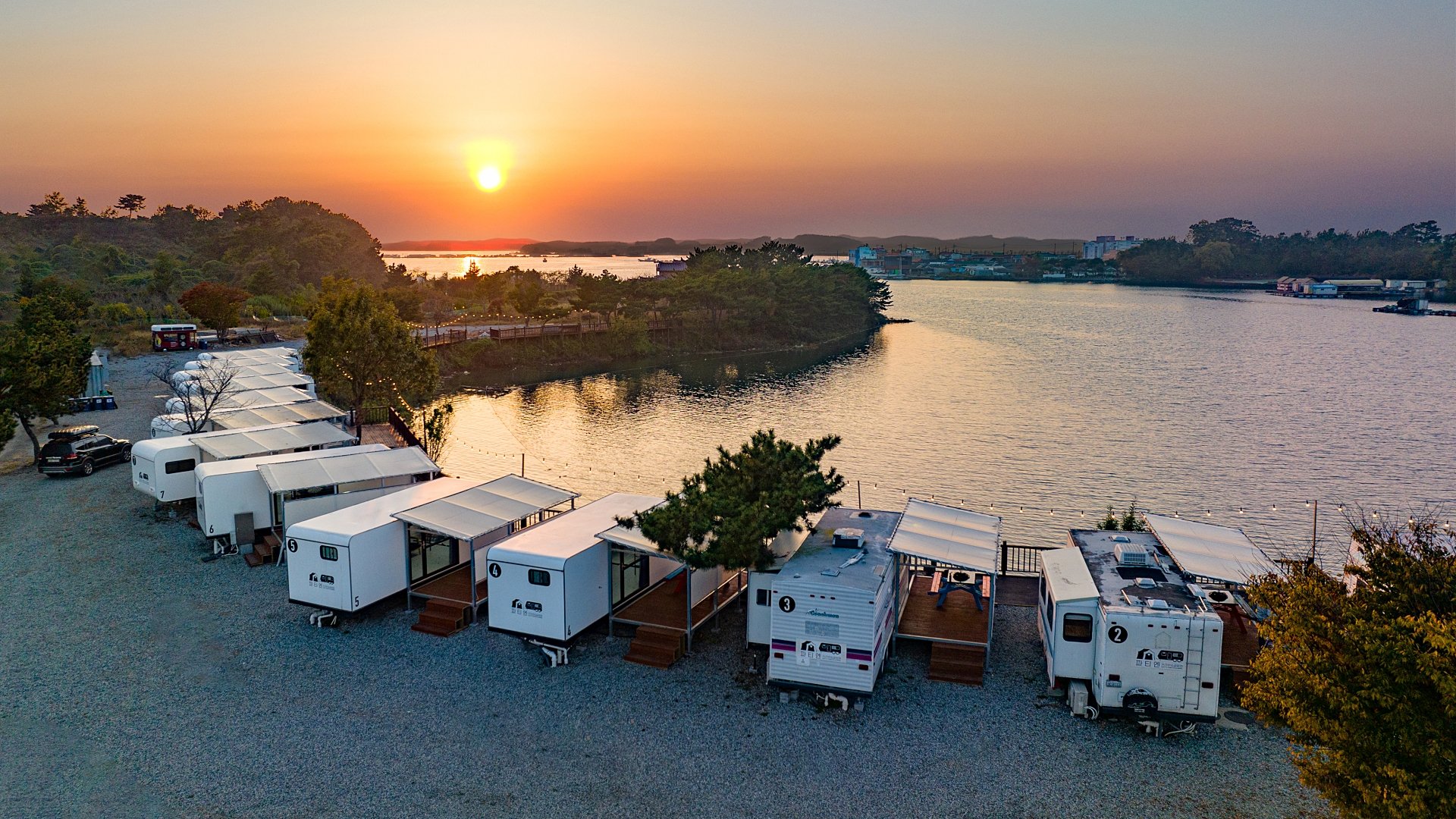 [Exclusive on Wadiz] Oceanview Hotel-Grade Caravan from Just $100