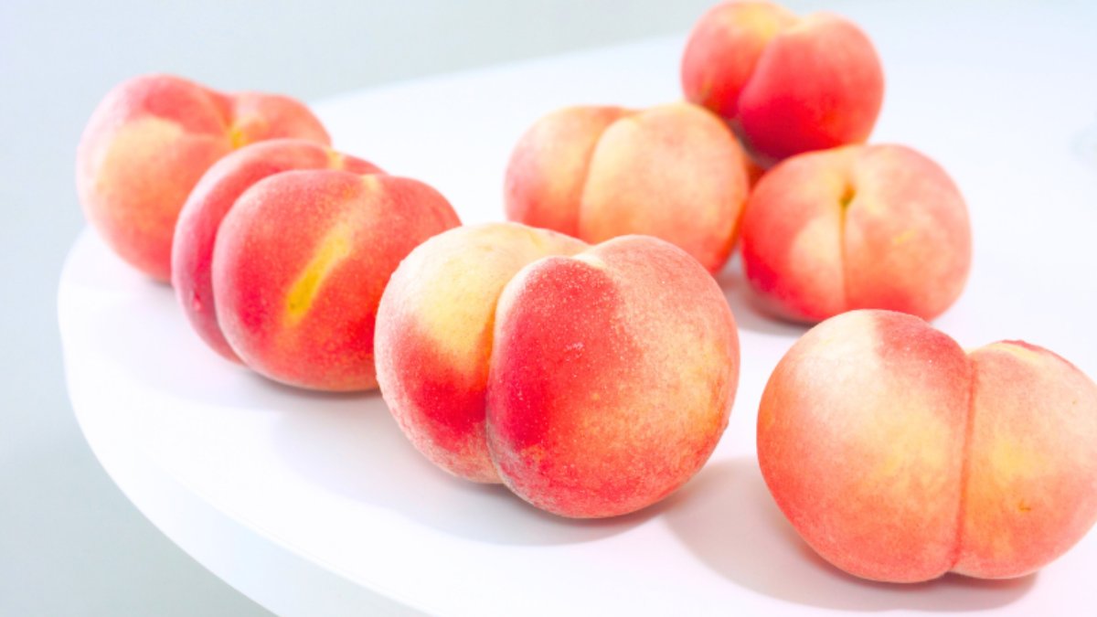 [This Year's First Peach] Daegukcheon Sweet Crunchy Peach | The Cutest New Variety Ever