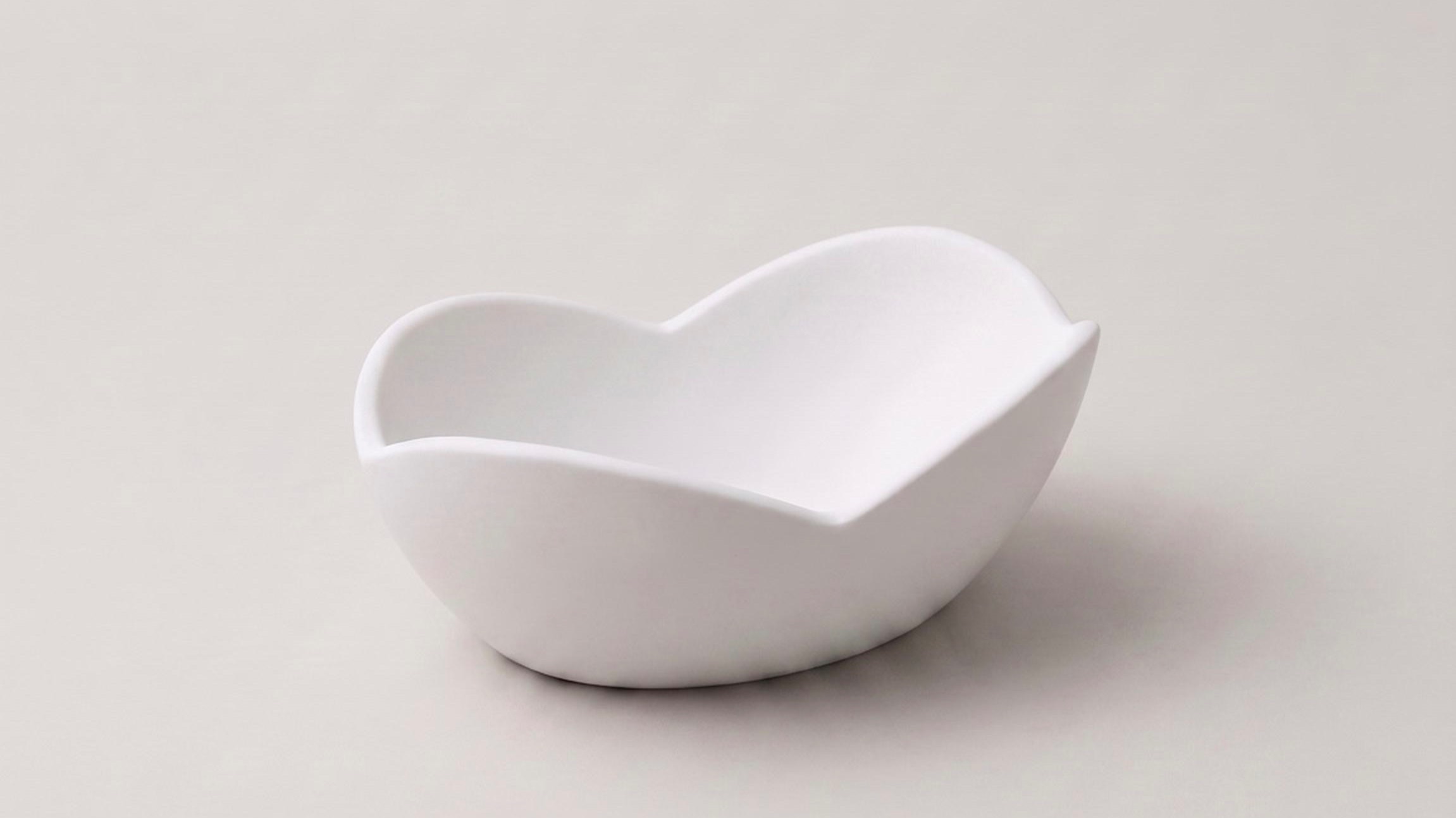 Elegance and Charm in Every Petal: Unddo Flower Kim Bowl